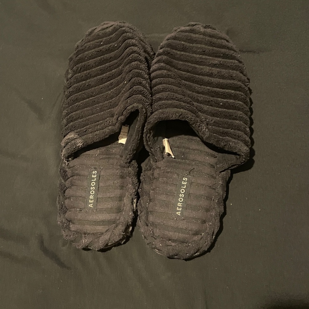 AEROSOLES Cozy Black Ribbed Slippers